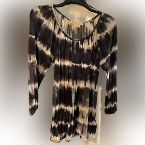MICHAEL KORS Women’s small tie dye soft flowy shirt with elastic bottom. NAVY
